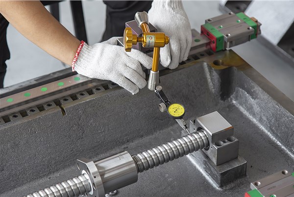 cnc加工中(zhōng)心新機的調(diào)試方法