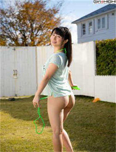 《大片性播放器-男生的坤坤放到女生的坤里》