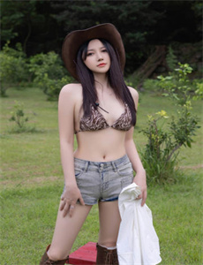 《欧美性猛交内射兽交老熟妇-吸粉嫩插乳头公车内射小仙女》